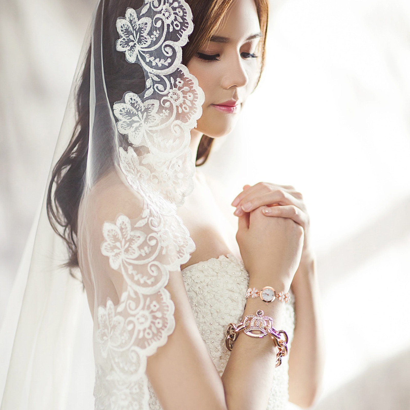 Élégante montre-bracelet en qu - Luxury Watch Hand avis et prix