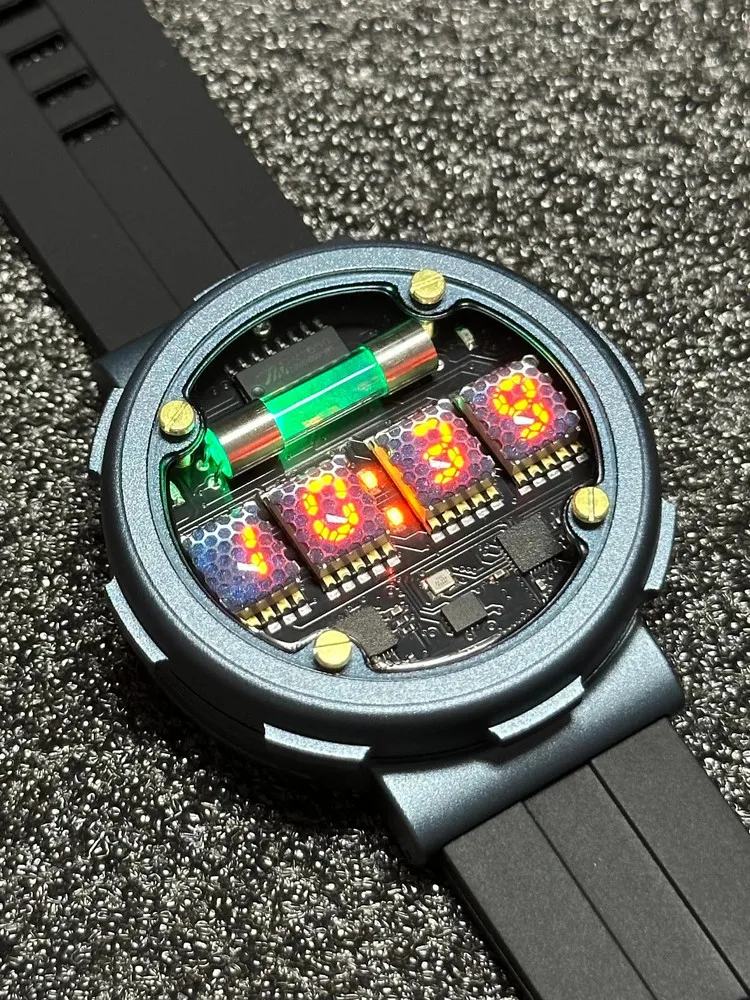 Montre rétro cyberpunk à tubes - Luxury Watch Nice avis et prix